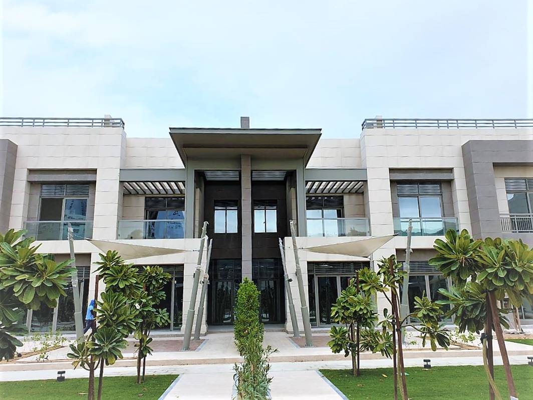 https://alulegna.com/wp-content/uploads/2020/09/Main-Canopy-Side-Pergola-With-2-ALuminium-Beams.jpg